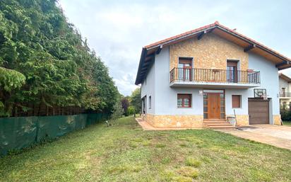 Vista exterior de Casa o xalet en venda en Vitoria - Gasteiz amb Terrassa