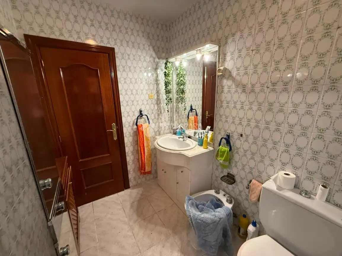 Bathroom of Flat for sale in Alcalá de Henares  with Air Conditioner and Heating
