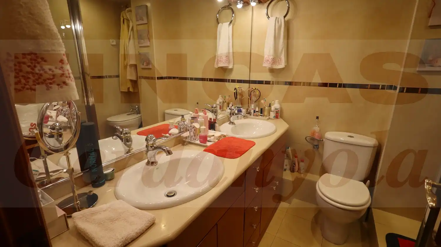 Baño de Piso en venta en Cerdanyola del Vallès con Calefacción, Parquet y Balcón