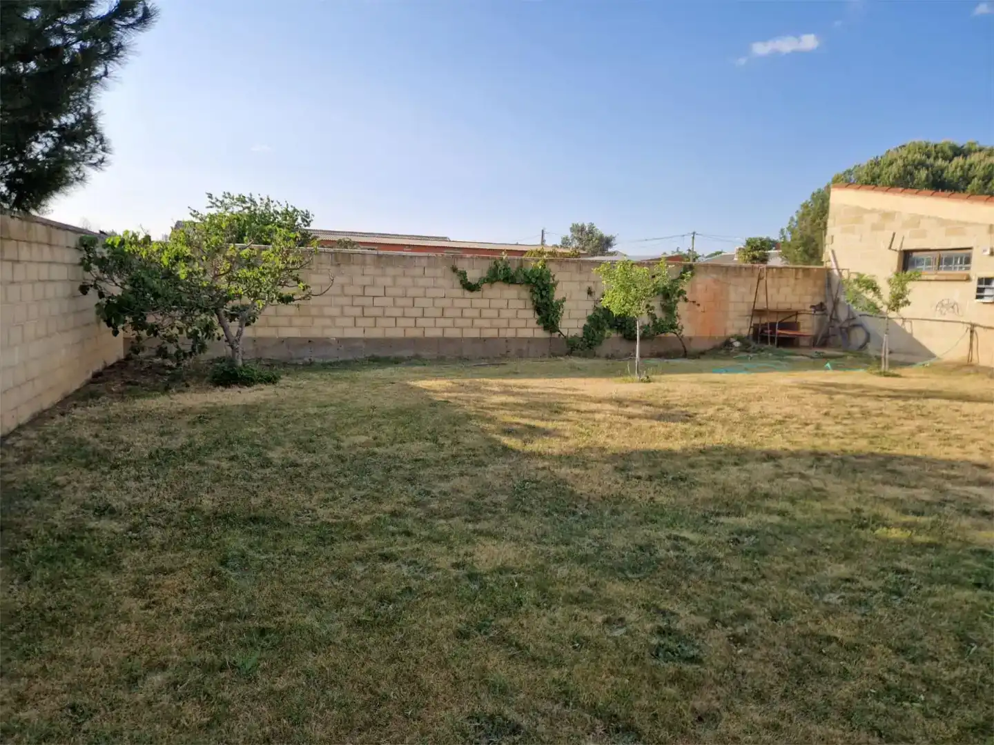 Casa o xalet en venda en Villabrázaro amb Jardí privat, Traster i Moblat