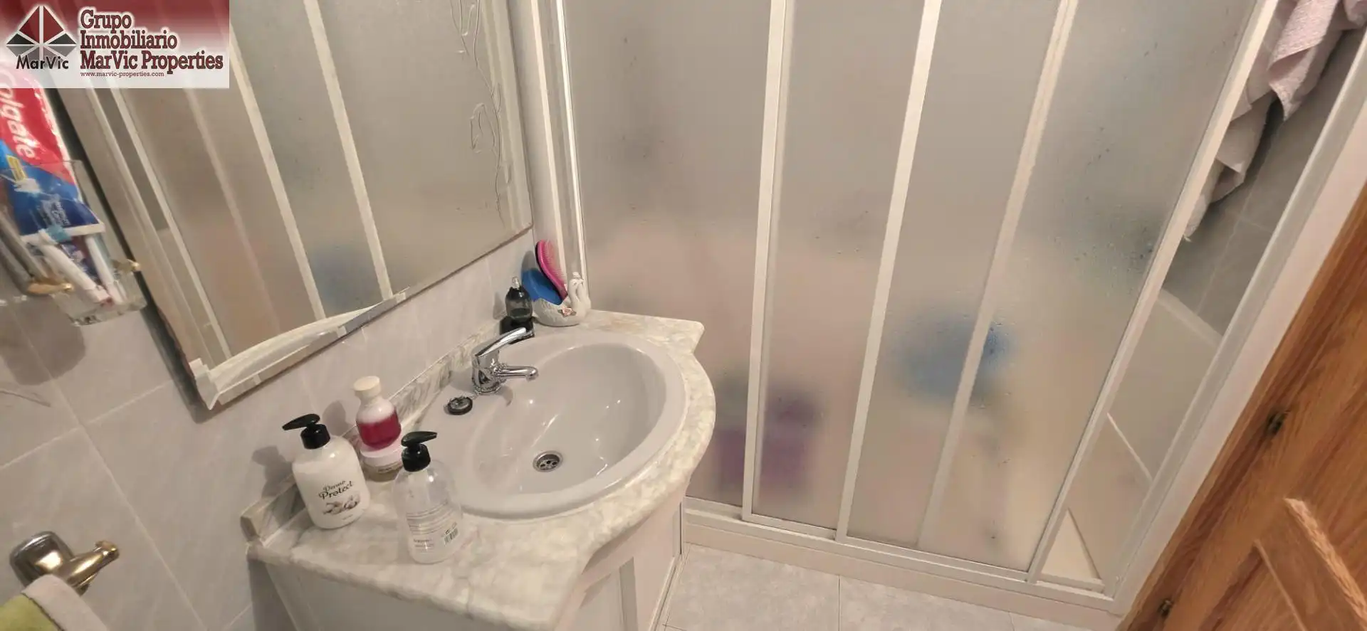 Baño de Apartamento en venta en Benidorm con Aire acondicionado, Jardín privado y Amueblado