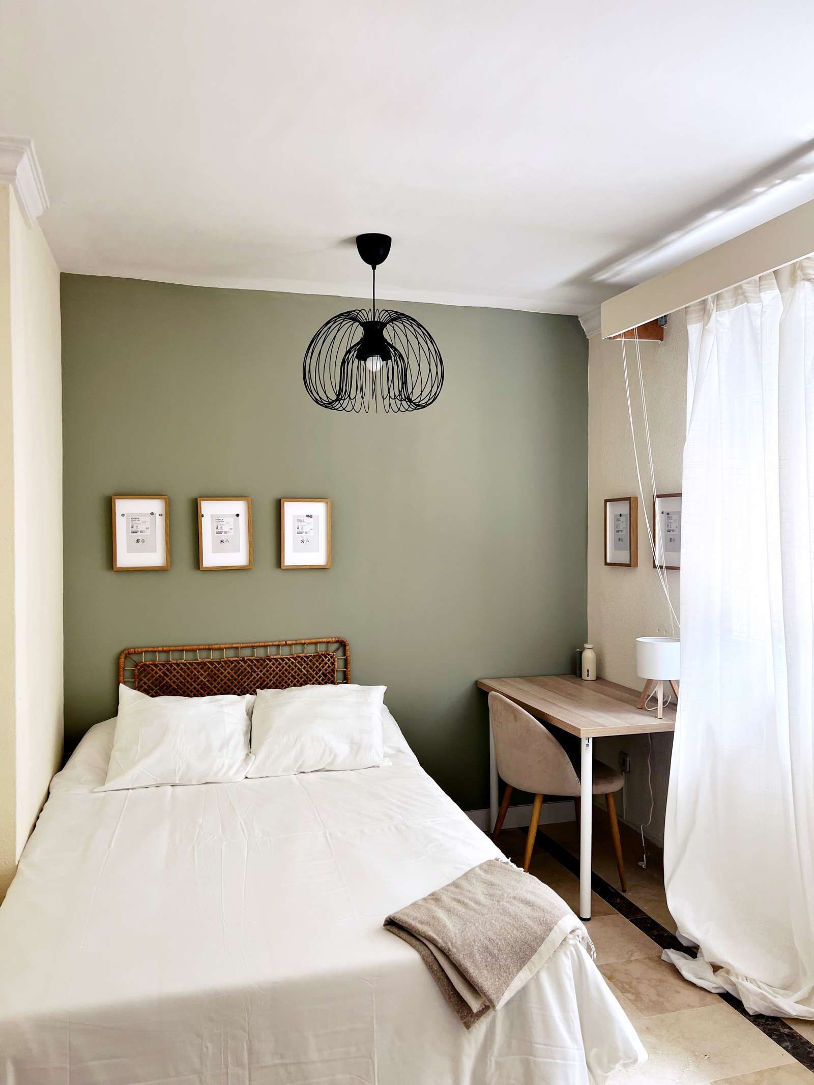 Bedroom of Flat to share in  Madrid Capital  with Air Conditioner and Terrace
