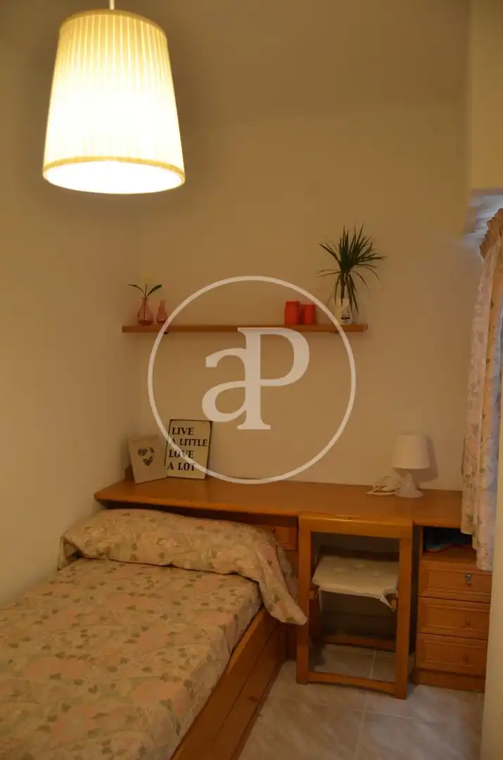 Habitación de Piso de alquiler en Valencia con Amueblado y Balcón