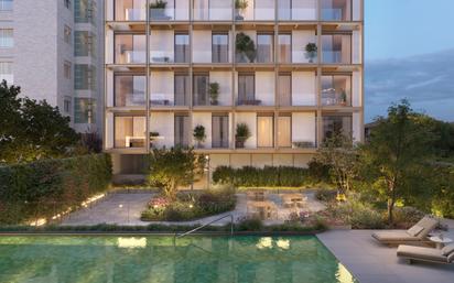 Exterior view of Flat for sale in  Madrid Capital  with Terrace, Storage room and Community pool