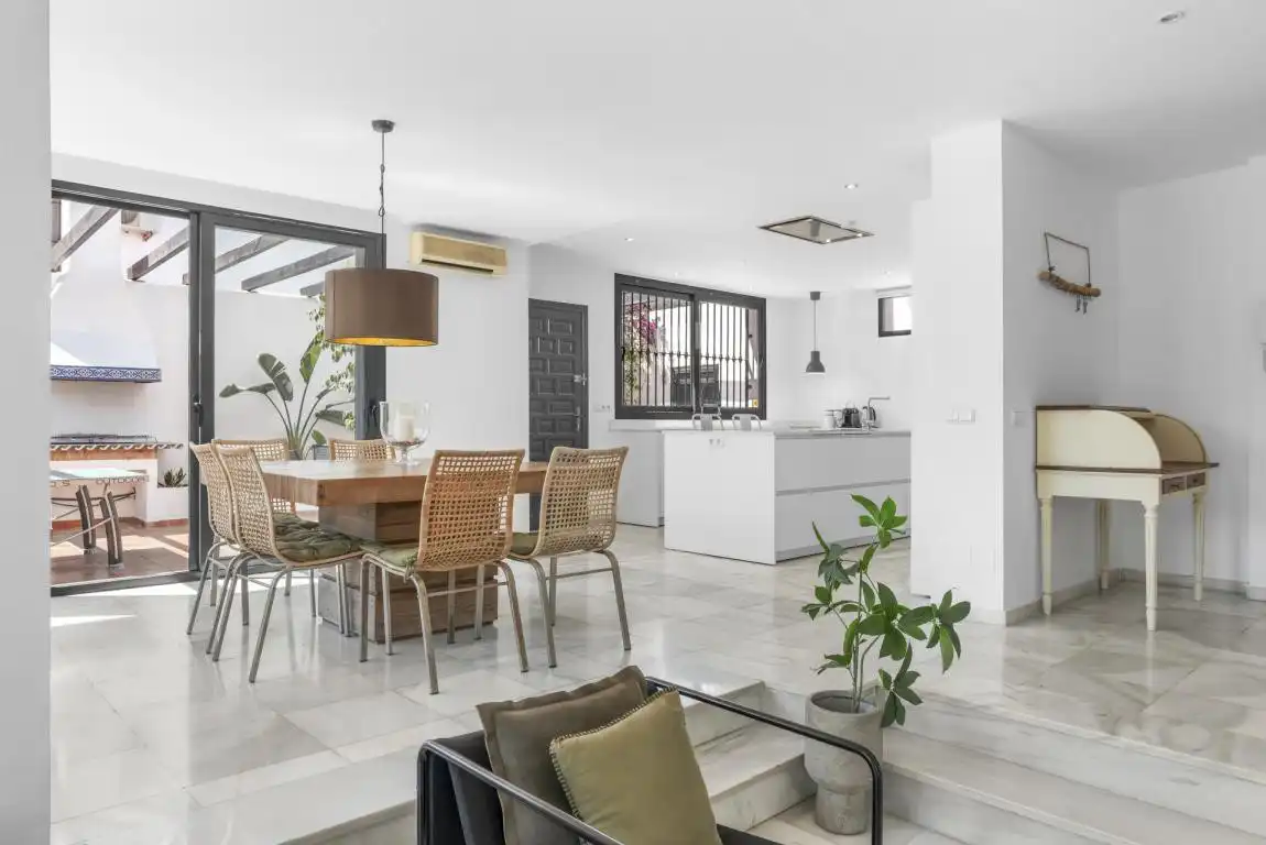 Dining room of Houses for sale in Marbella  with Air Conditioner, Private garden and Terrace