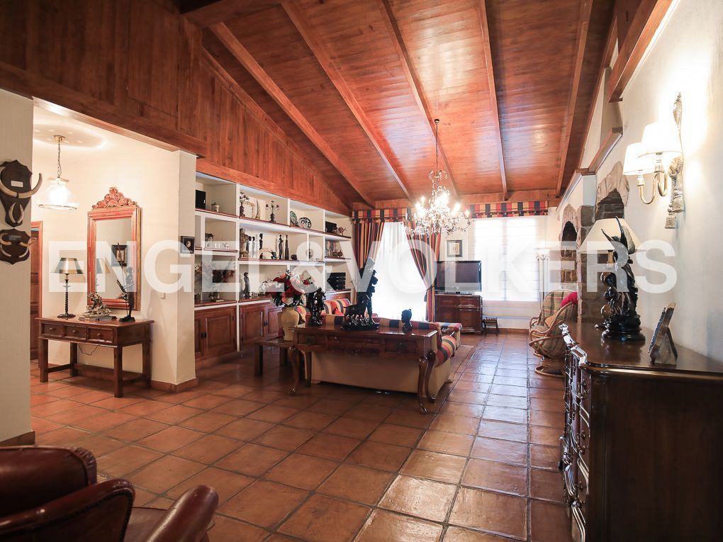Sala d'estar de Finca rústica en venda en Ayora amb Jardí privat, Parquet i Terrassa