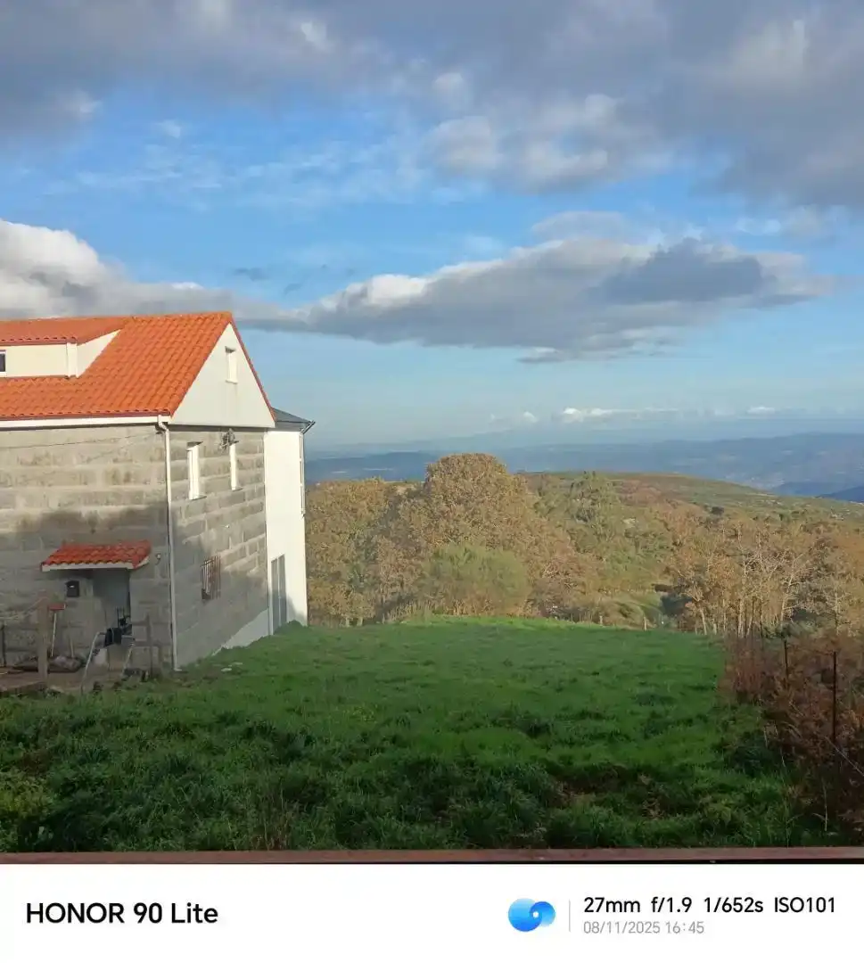 Außenansicht von Wohnung zur Miete in Carballeda de Avia mit Privatgarten, Abstellraum und Schwimmbad
