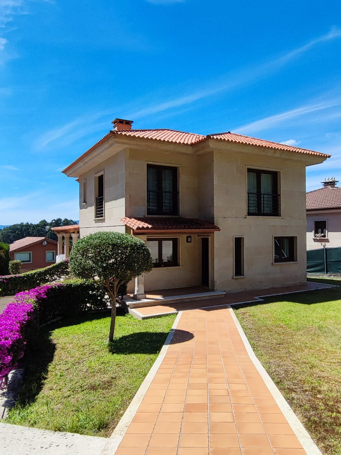 Vista exterior de Casa o xalet en venda en Pontevedra Capital  amb Calefacció, Terrassa i Traster
