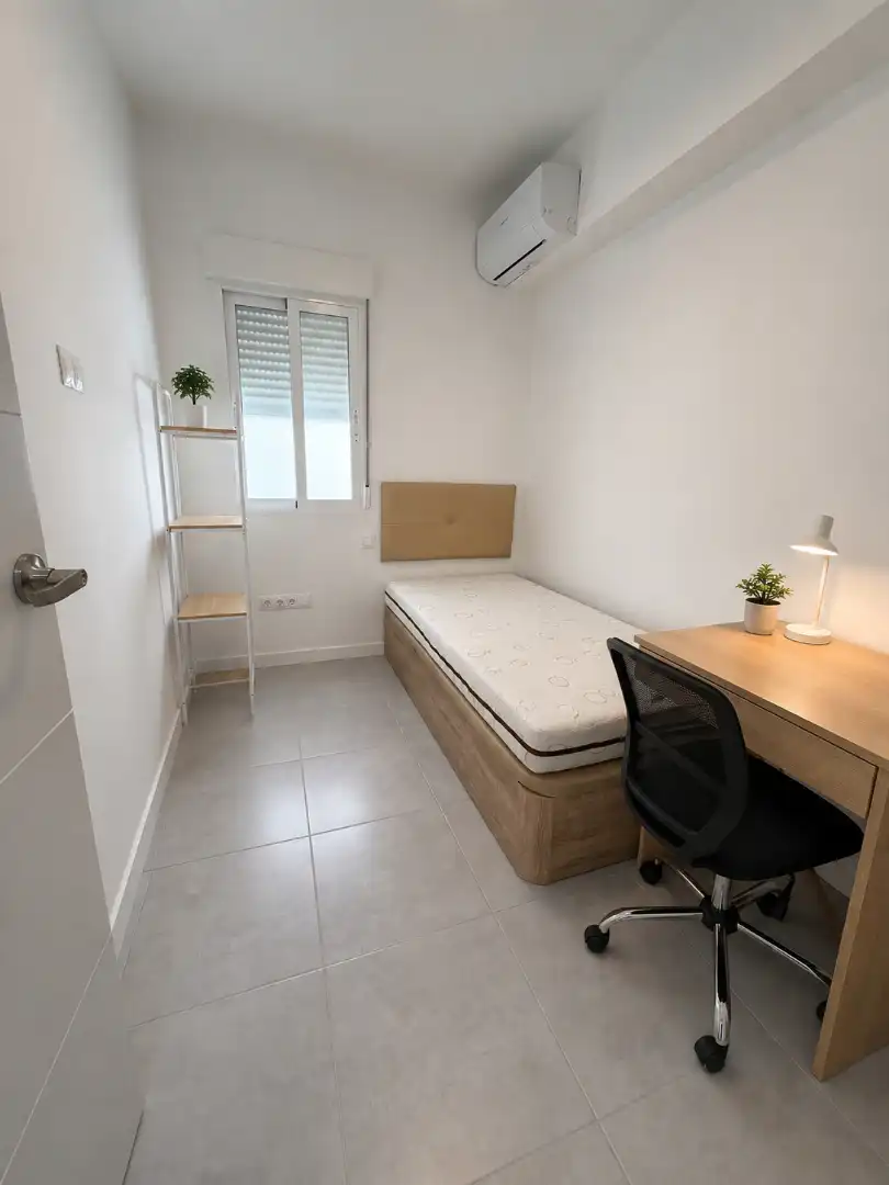 Schlafzimmer von Wohnung zur untervermieten in Córdoba mit Möbliert