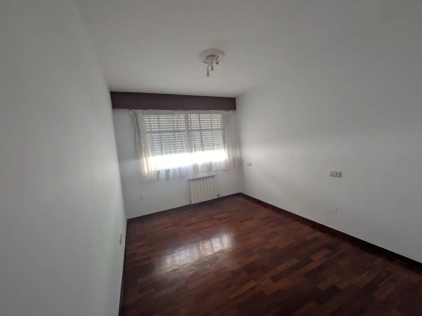 Habitación de Piso en venta en Carballo con Calefacción y Trastero