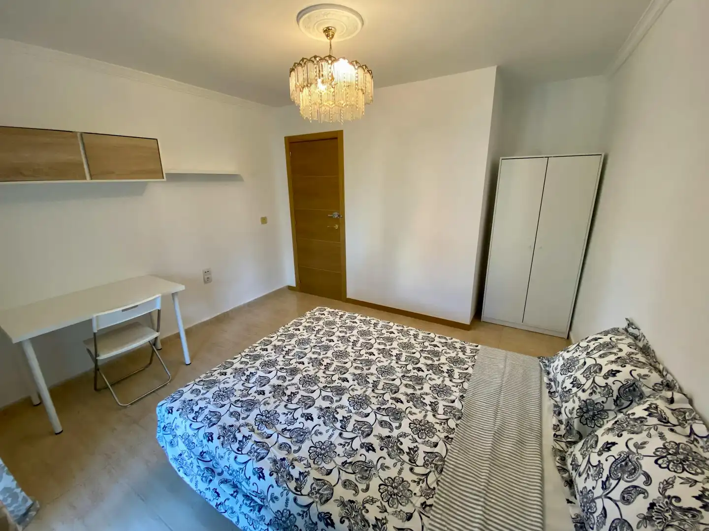 Bedroom of Flat for share in Madrid  with Air Conditioner, Heating and Washing machine