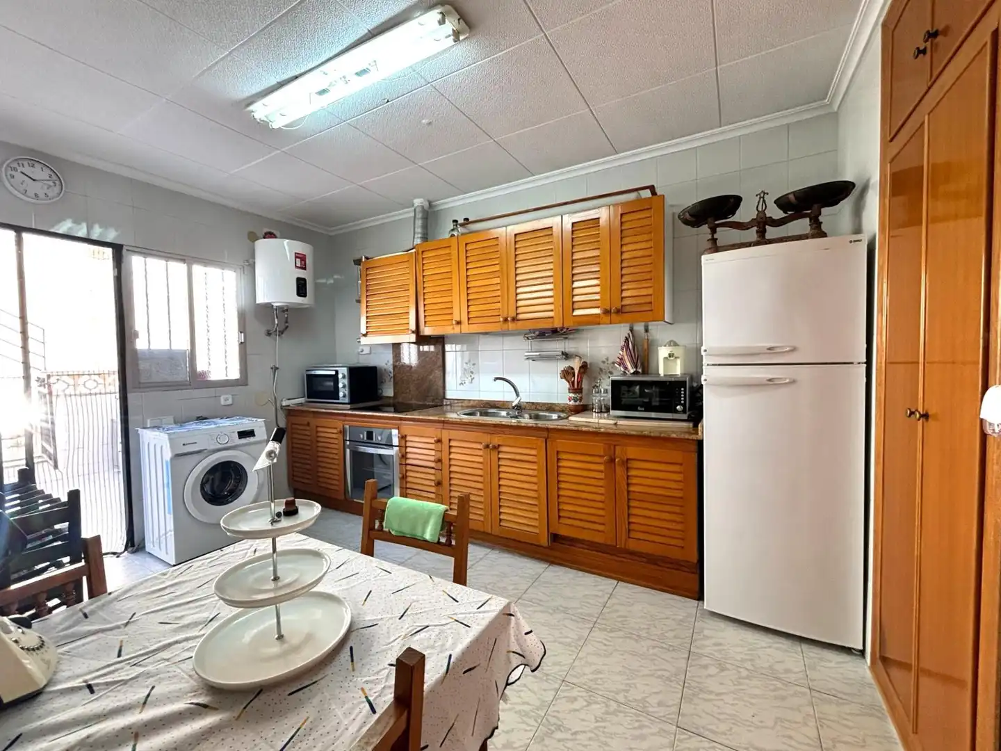 Küche von Einfamilien-Reihenhaus zum Verkauf in Los Alcázares mit Klimaanlage und Privatgarten
