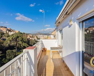 Exterior view of Attic for sale in  Barcelona Capital  with Air Conditioner and Terrace