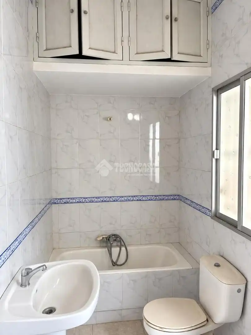 Casa aparellada amb terrassa en venda a Pilas, imagen 14