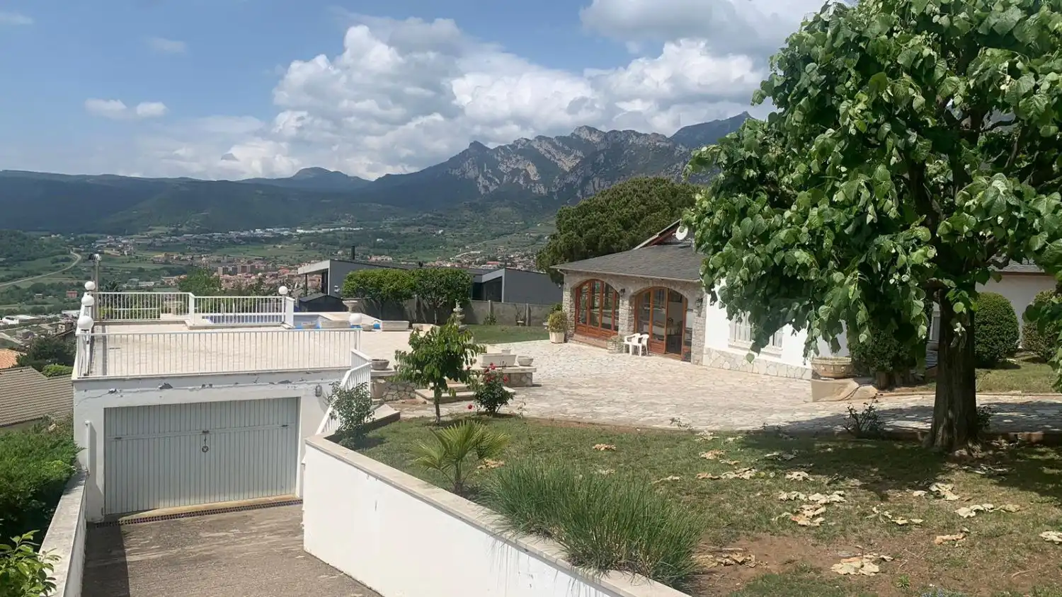 Vista exterior de Casa o chalet en venta en Berga con Calefacción, Jardín privado y Terraza