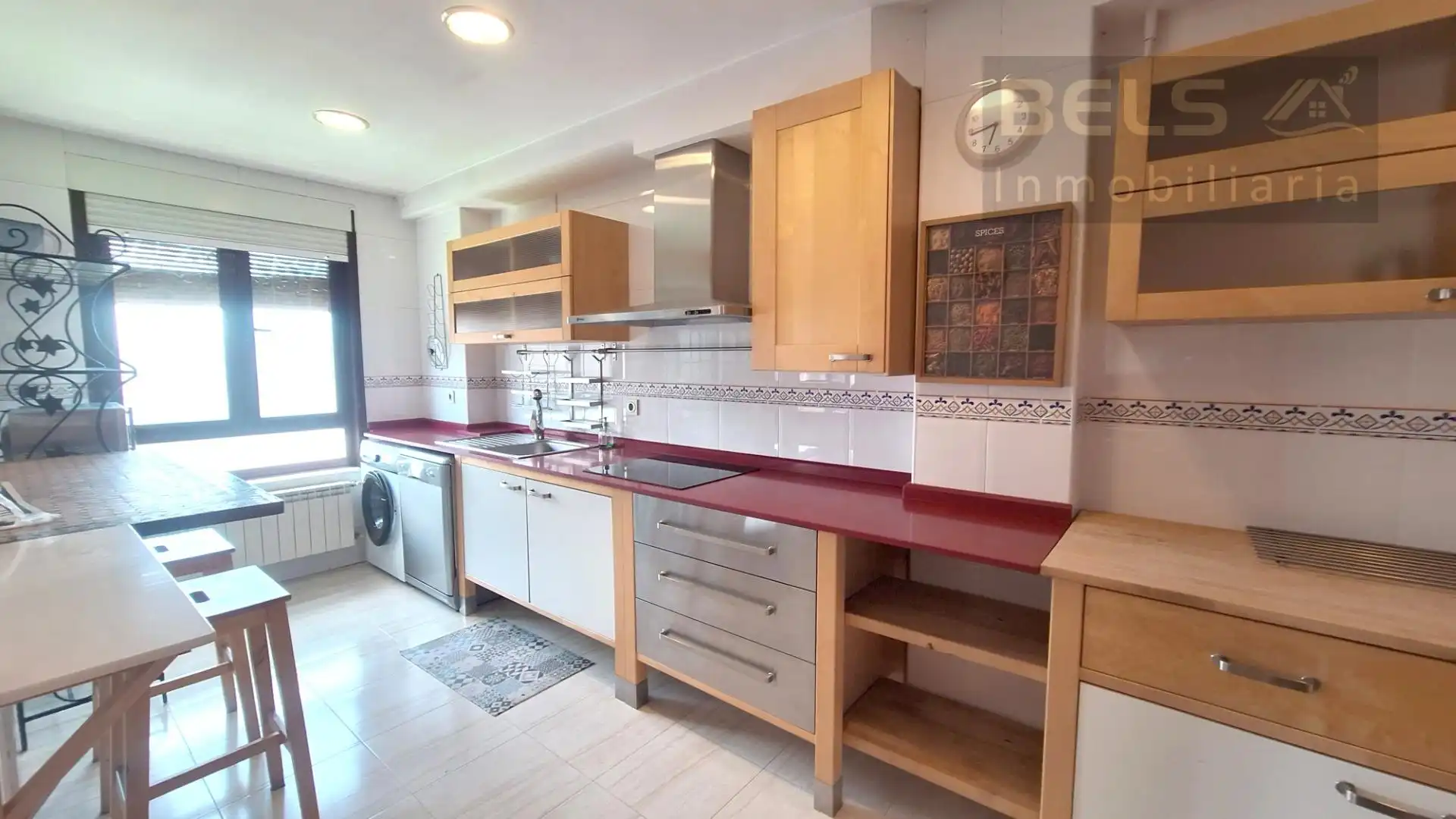 Cocina de Piso en venta en Ponferrada con Calefacción, Trastero y Balcón