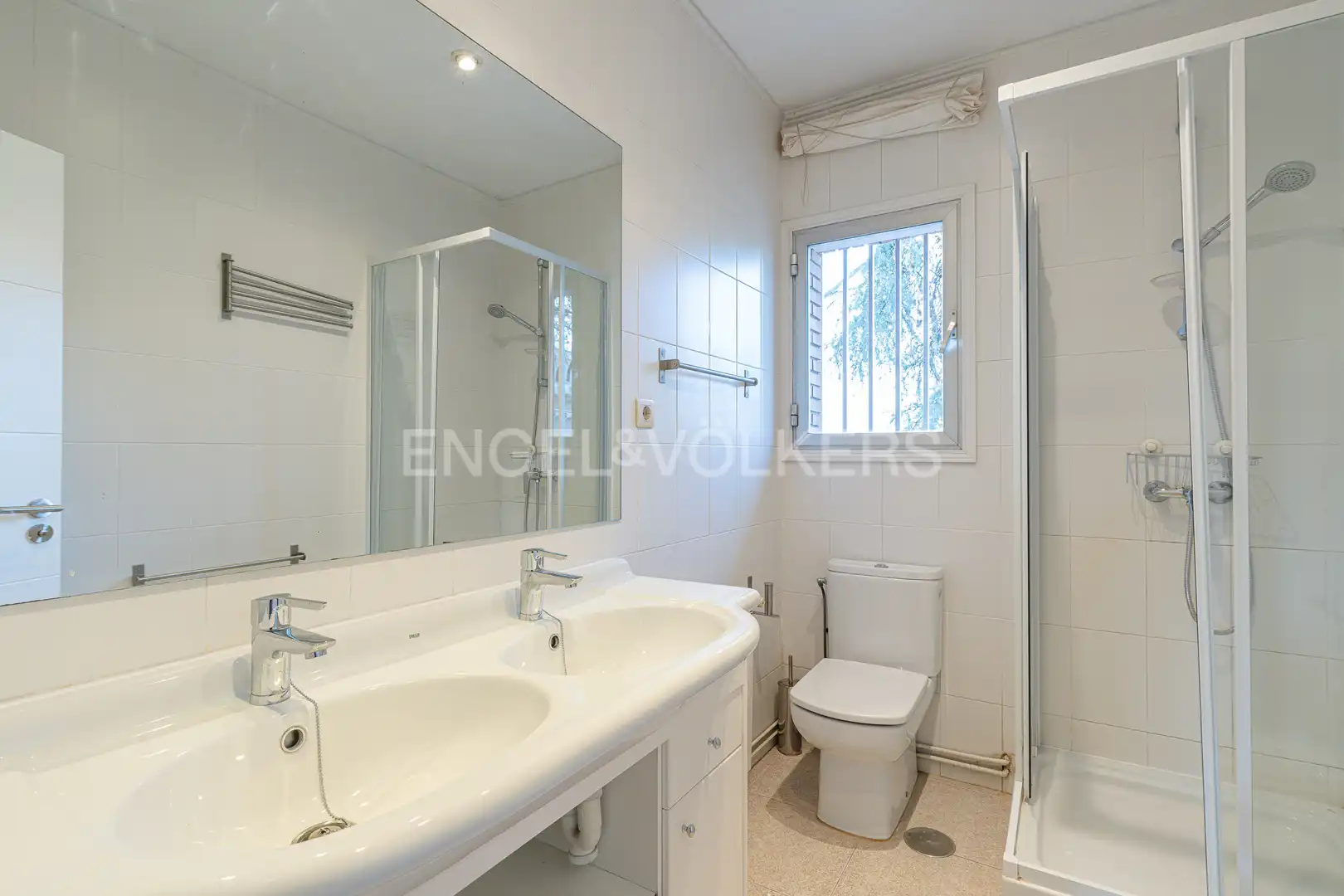 Bathroom of Houses for rent in Madrid  with Air Conditioner, Heating and Private garden