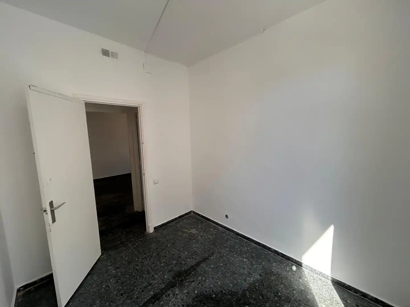 Piso con terraza en alquiler en Carrer del Penedès, imagen 5