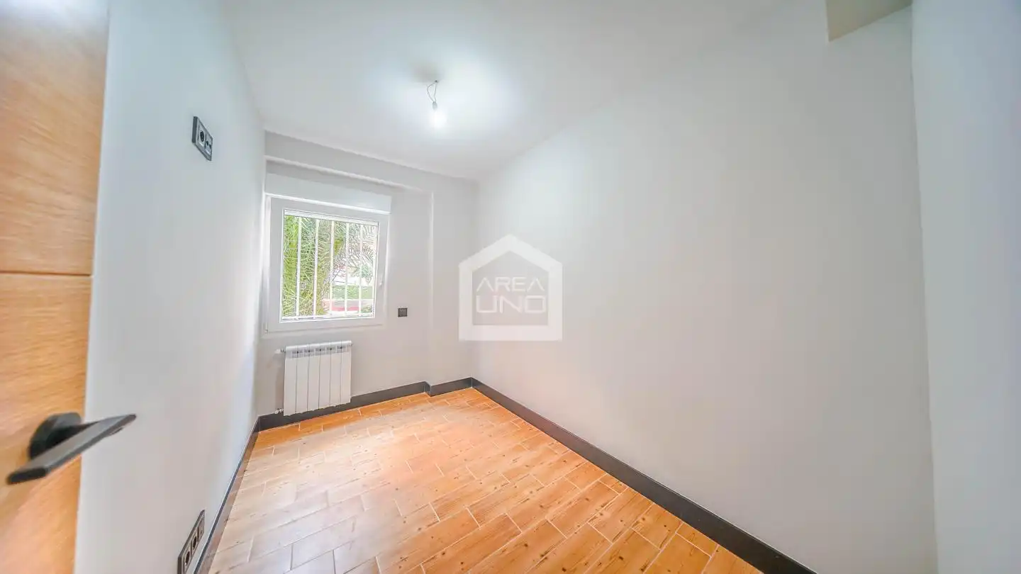 Ground floor for sale in Alcorcón  with Heating