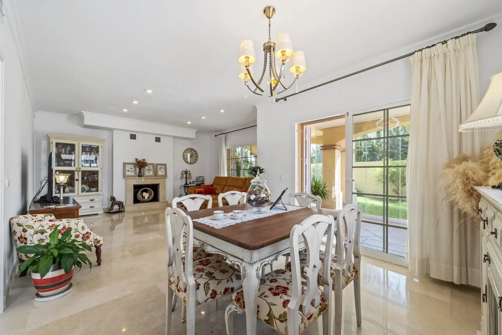 Esszimmer von Haus oder Chalet zum Verkauf in Mijas mit Klimaanlage, Privatgarten und Terrasse