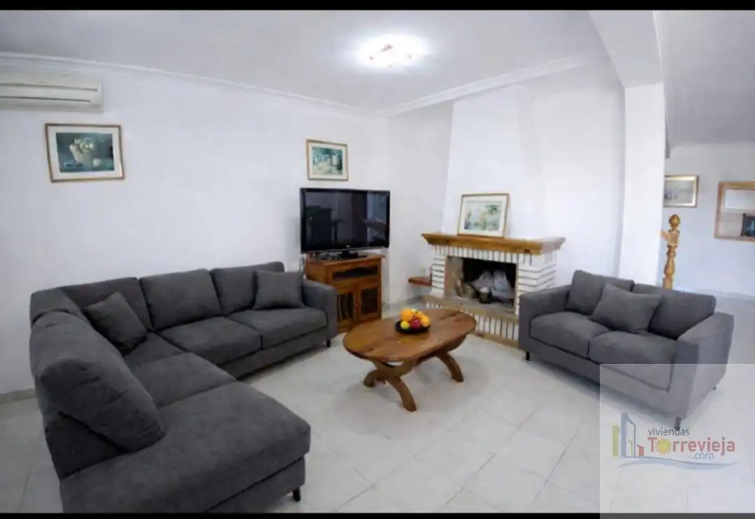 Sala de estar de Ático en venta en Torrevieja con Aire acondicionado, Terraza y Piscina comunitaria