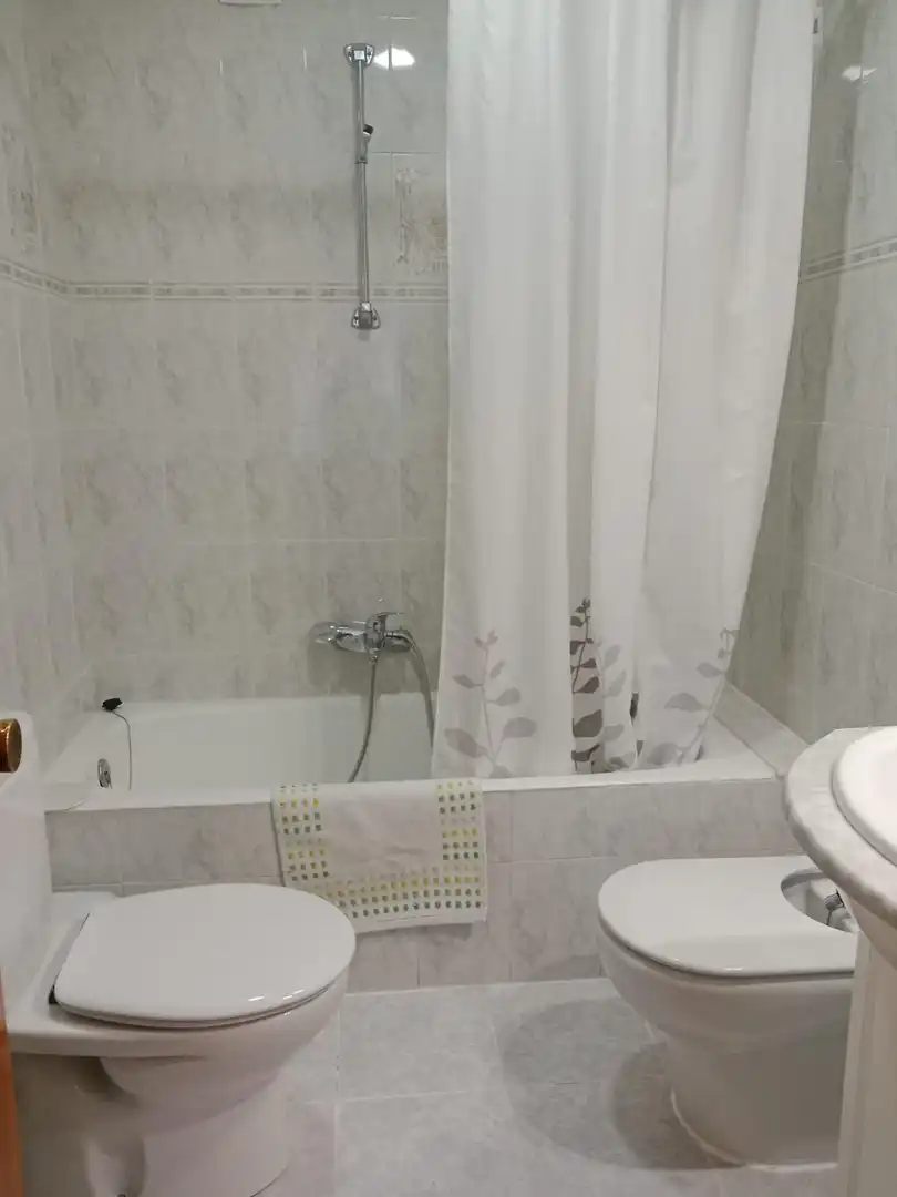 Baño de Piso de alquiler en Madrid con Aire acondicionado, Calefacción y Amueblado