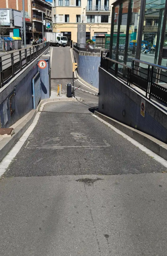 Parking de Ático en venta en L'Hospitalet de Llobregat con Parquet, Terraza y Trastero
