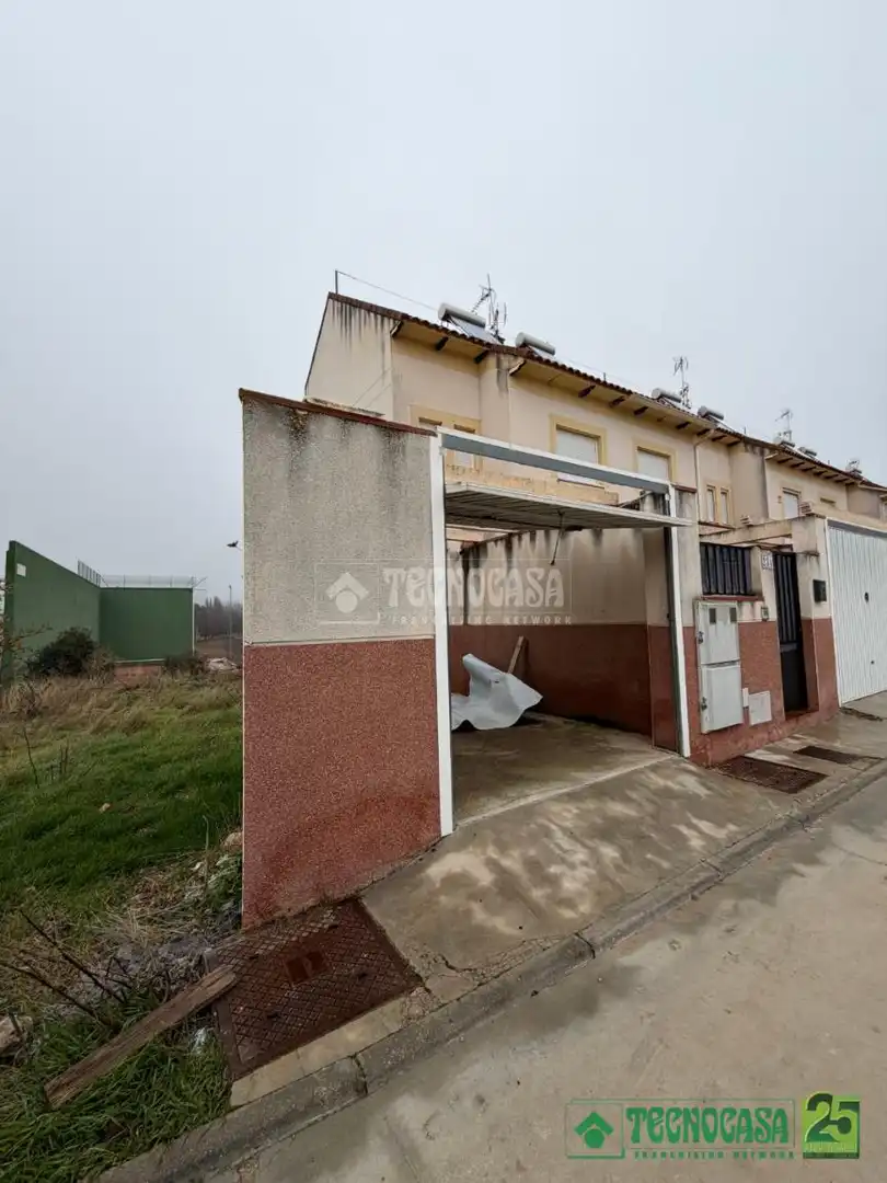 Aparcament de Casa adosada en venda en Uclés amb Aire condicionat i Calefacció