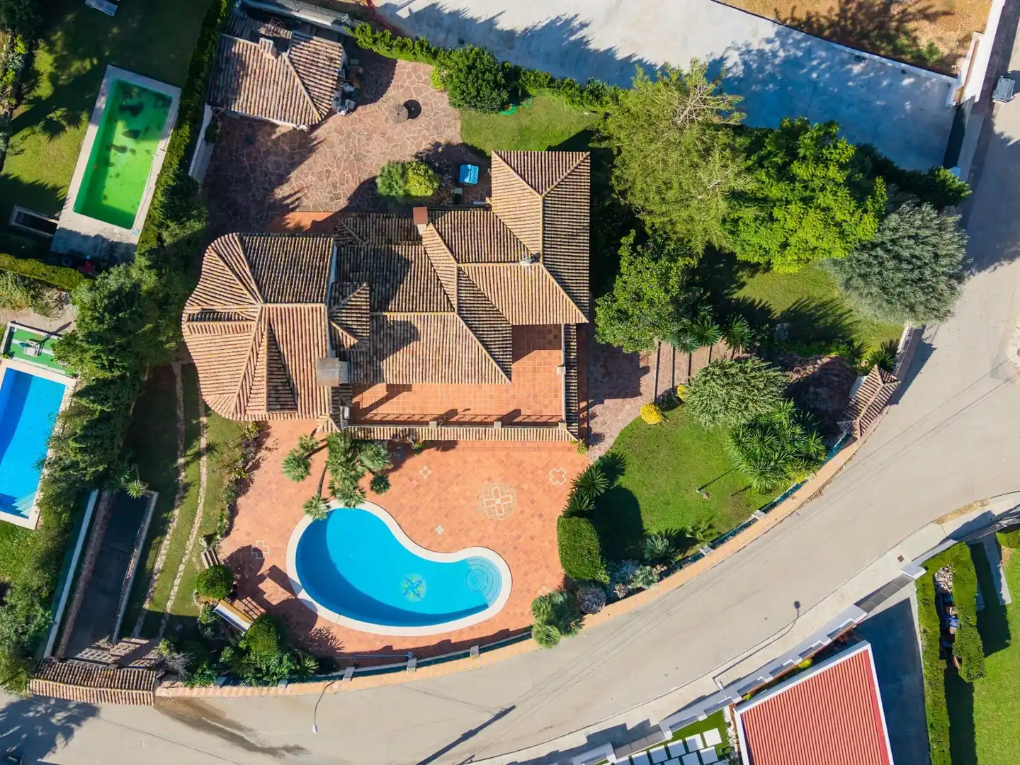 Außenansicht von Einfamilien-Reihenhaus zum Verkauf in Chiva mit Klimaanlage, Terrasse und Abstellraum