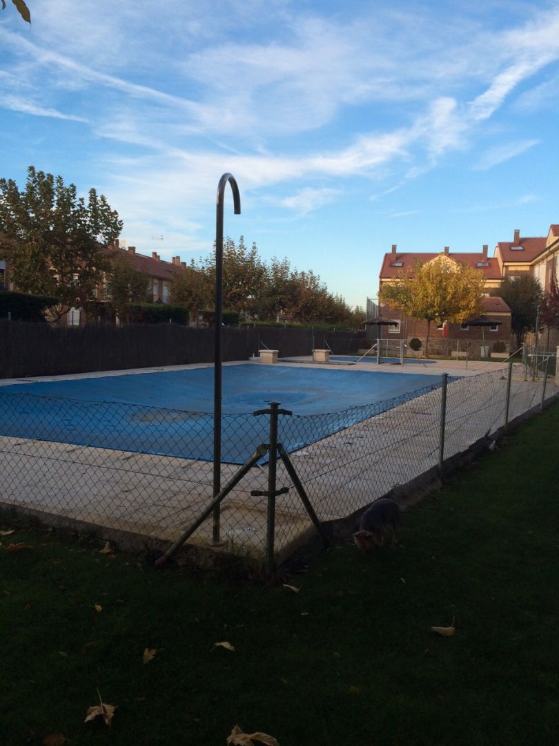 Piscina de Dúplex en venda en Loeches amb Calefacció, Traster i Forn