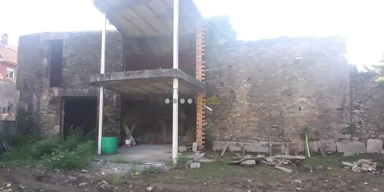 Casa amb jardí en venda a Mos