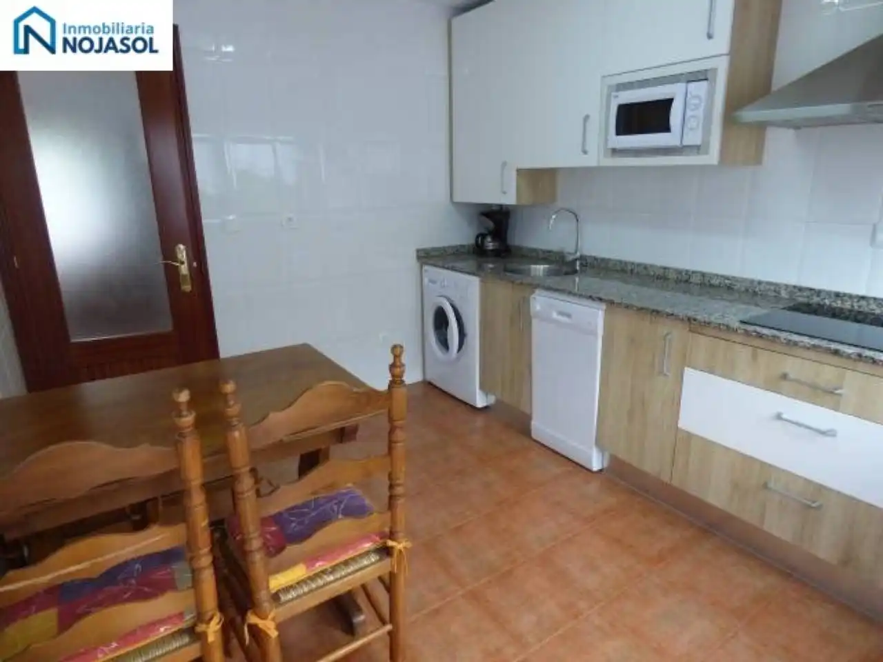 Küche von Einfamilien-Reihenhaus zum Verkauf in Bareyo mit Heizung, Terrasse und Möbliert
