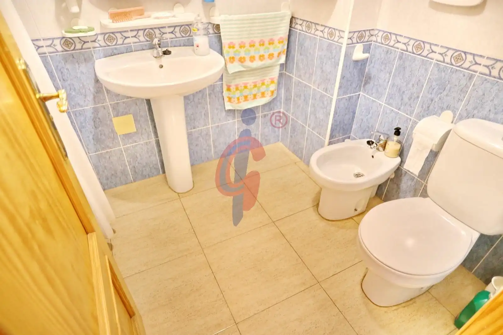 Baño de Apartamento en venta en Guardamar del Segura con Terraza, Amueblado y Piscina comunitaria