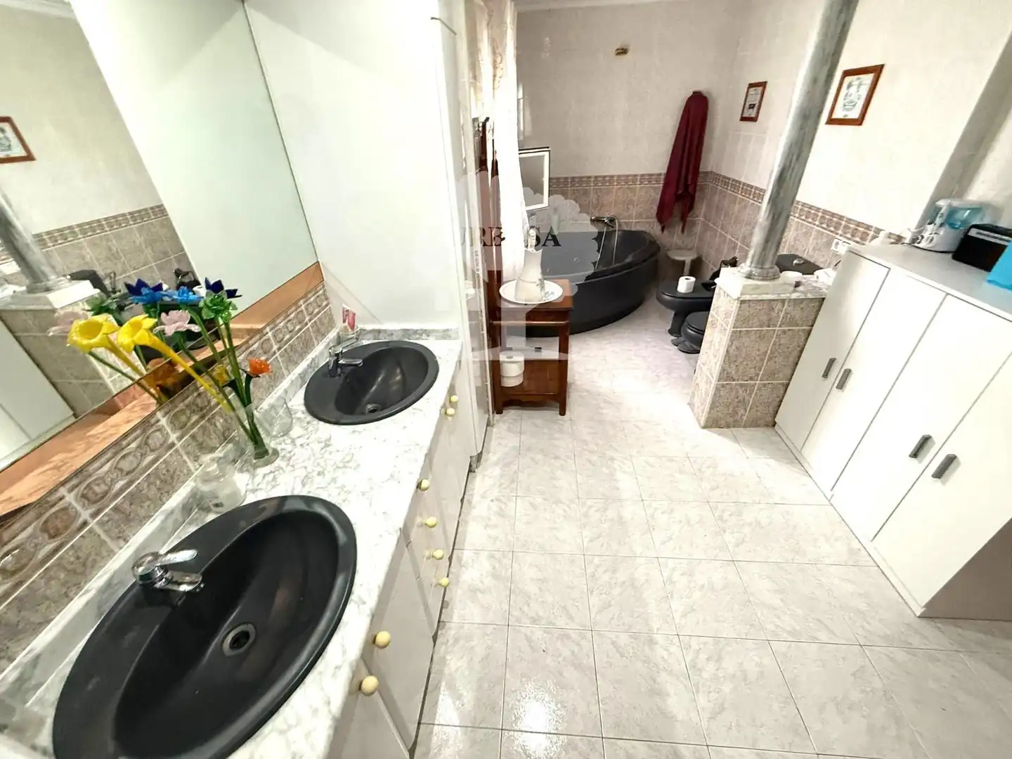 Badezimmer von Einfamilien-Reihenhaus zum Verkauf in Motril mit Klimaanlage, Heizung und Schwimmbad