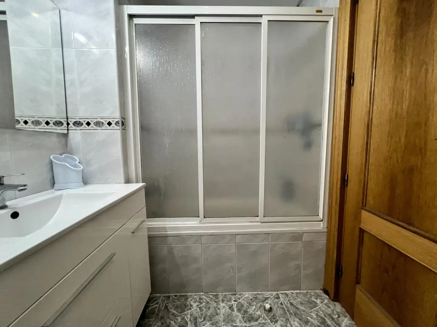 Bany de Pis de lloguer en Granada amb Aire condicionat, Calefacció i Moblat