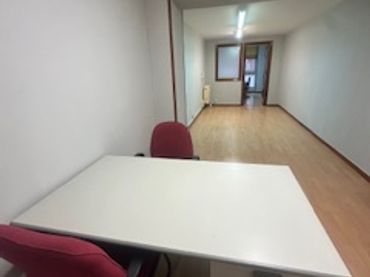Büro mit Aufzug zur Miete in Calle de la Guardia Civil 1