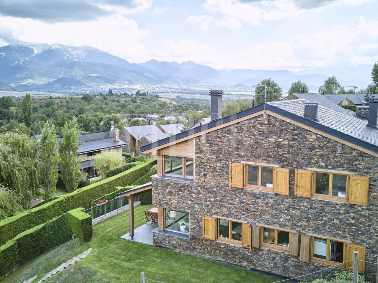 Vista exterior de Casa o xalet en venda en Bolvir amb Calefacció, Jardí privat i Parquet