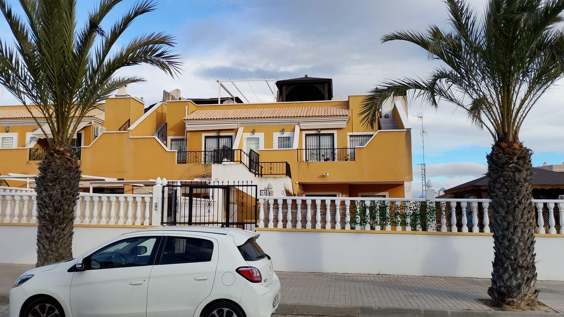 Vista exterior de Casa o xalet de lloguer en Elche / Elx amb Aire condicionat, Terrassa i Moblat