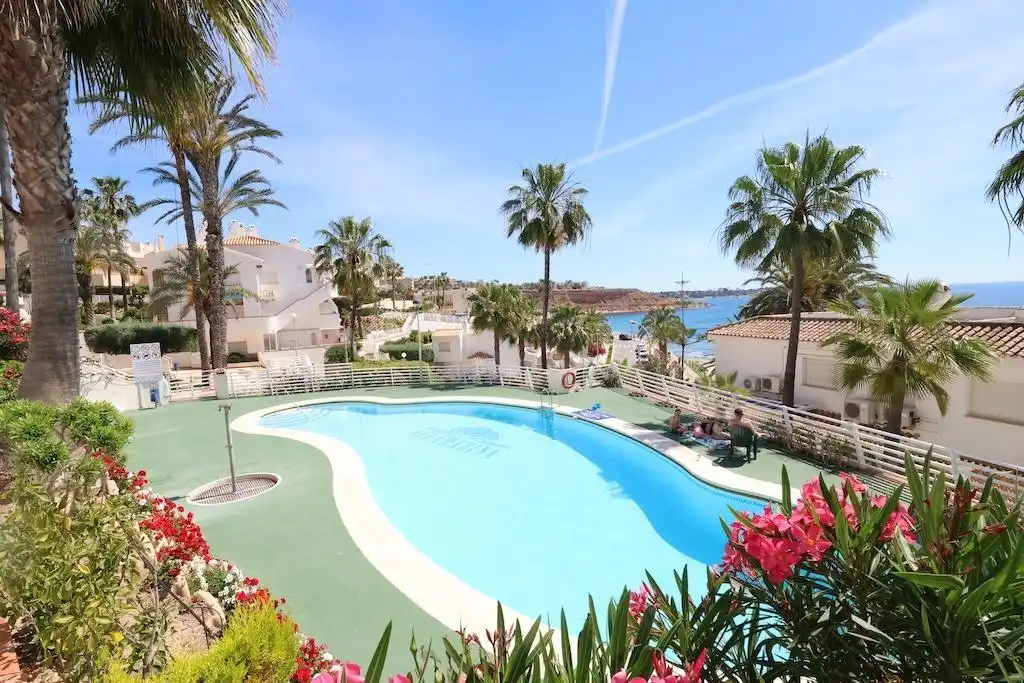 Piscina de Casa o xalet de lloguer en Orihuela amb Jardí privat, Terrassa i Moblat