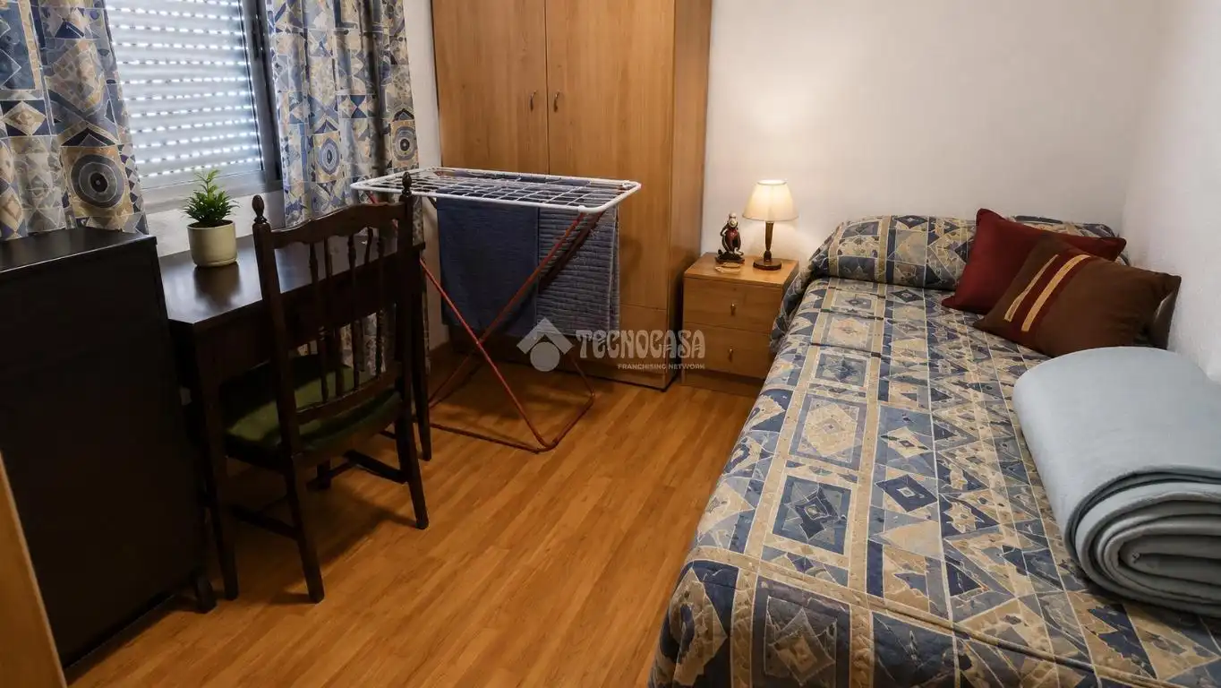 Habitación de Piso en venta en Zaragoza con Calefacción, Parquet y Amueblado