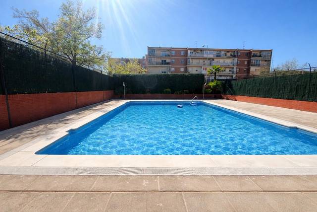 Piso en Venta en Calle Adanero en Campamento