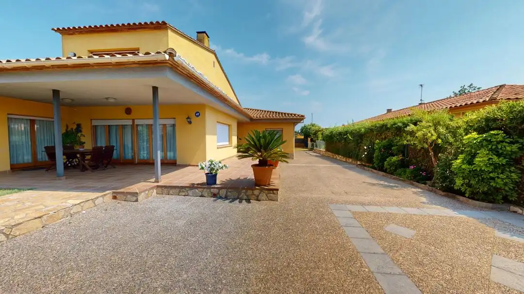 Casa amb jardí en venda a Vall-llobrega, imagen 5