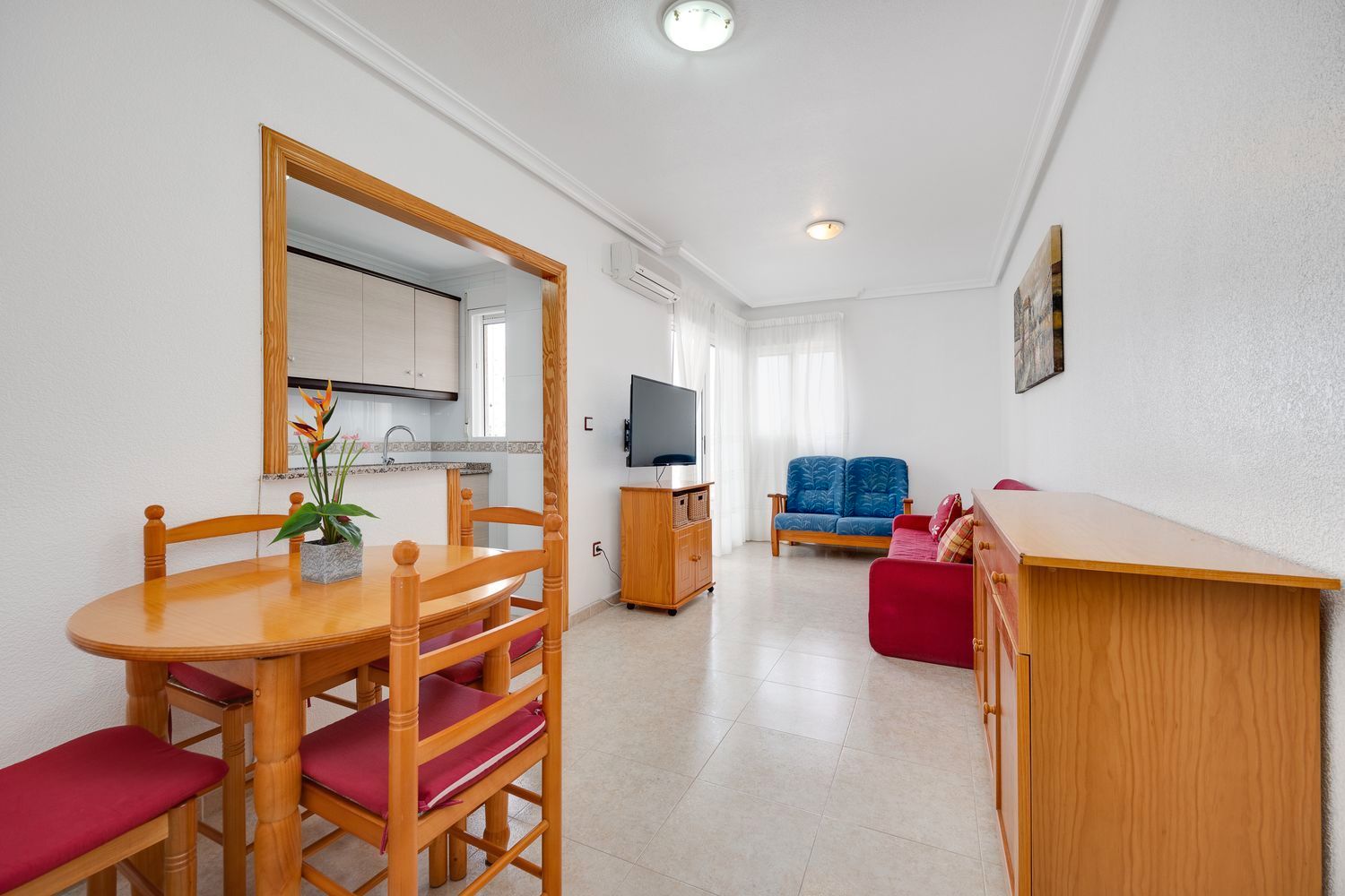 Sala de estar de Piso en venta en Torrevieja con Aire acondicionado, Amueblado y Piscina comunitaria