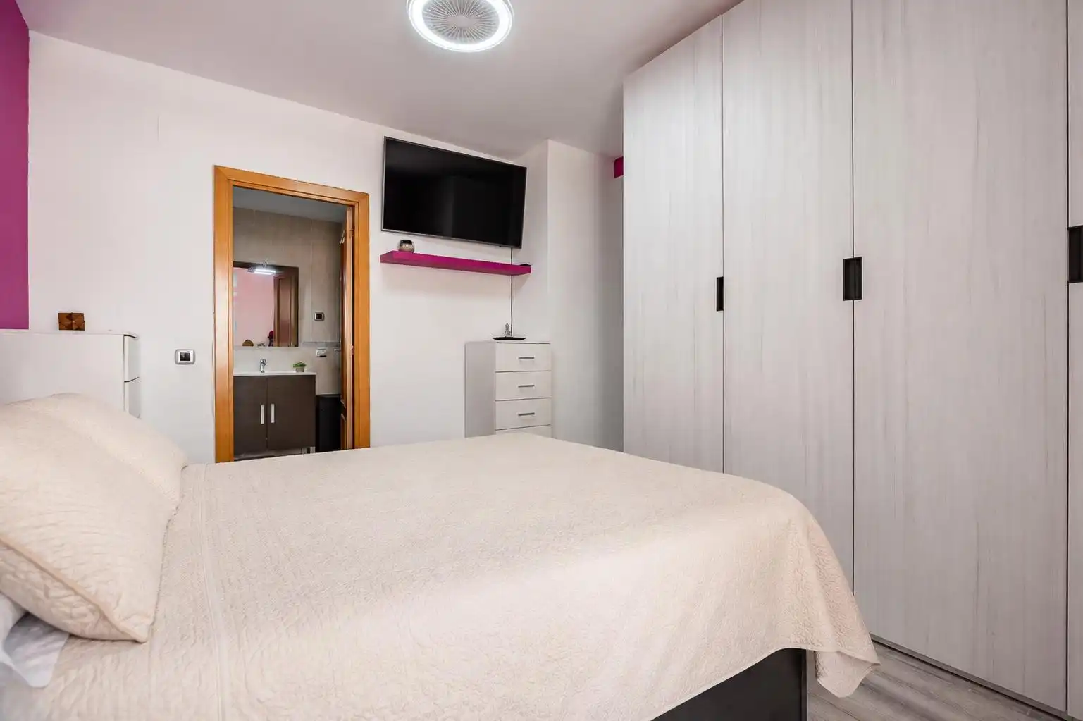 Schlafzimmer von Dachboden zum Verkauf in El Vendrell mit Heizung, Parkett und Terrasse