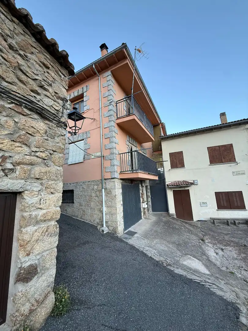 Exterior view of Flat for sale in San Juan de Gredos  with Heating, Terrace and Storage room
