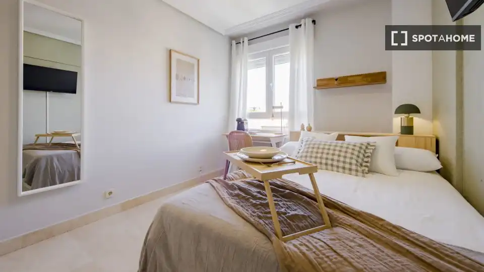 Bedroom of Flat for rent in Madrid  with Air Conditioner, Heating and Furnished