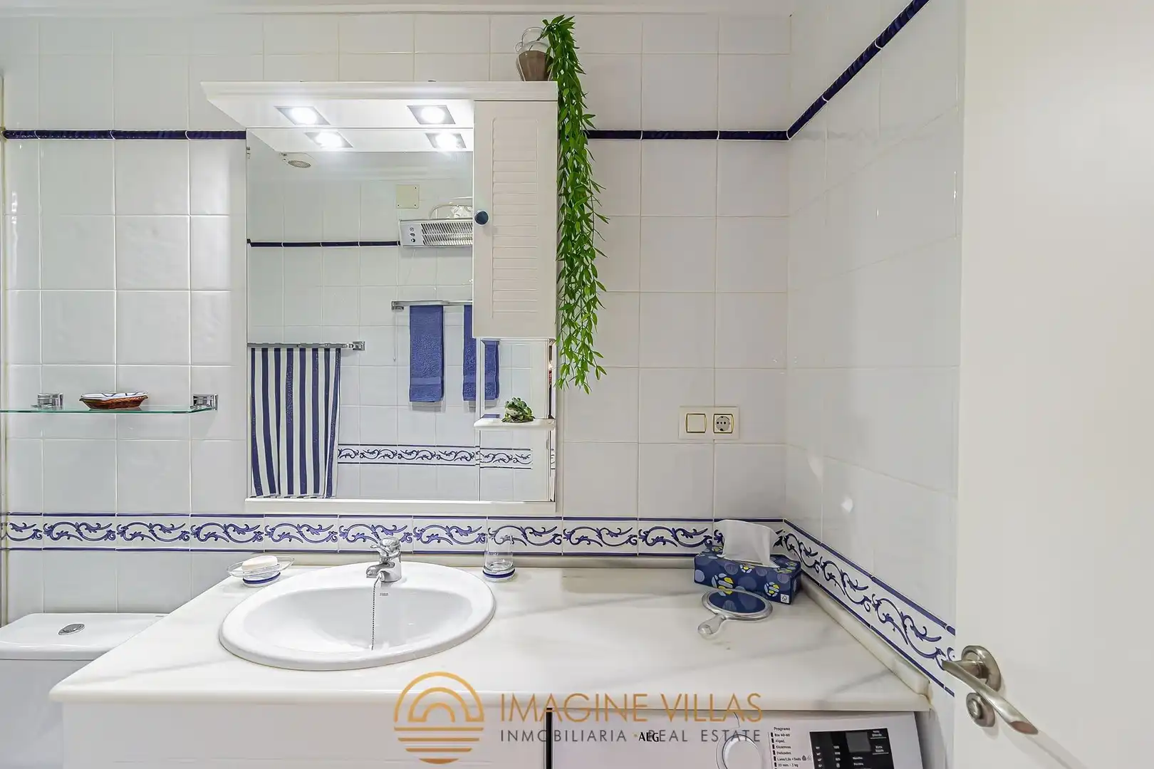 Baño de Apartamento en venta en La Manga del Mar Menor con Amueblado y Piscina comunitaria