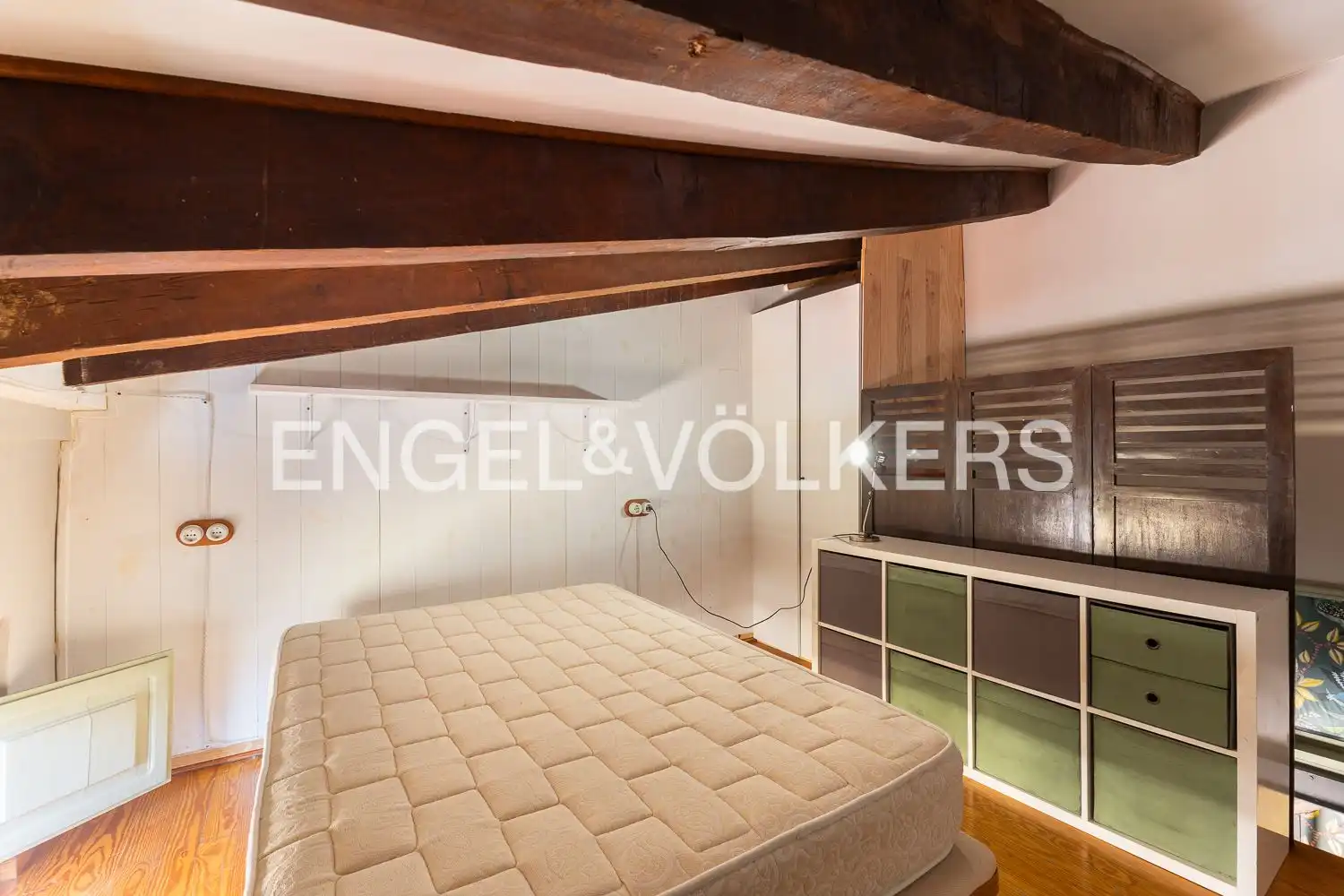 Bedroom of Flat for sale in Valencia  with Air Conditioner, Heating and Balcony