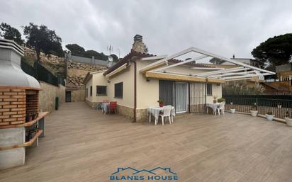 Vista exterior de Casa o xalet en venda en Lloret de Mar amb Calefacció, Jardí privat i Terrassa