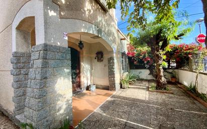 Vista exterior de Casa o xalet en venda en El Masnou amb Aire condicionat